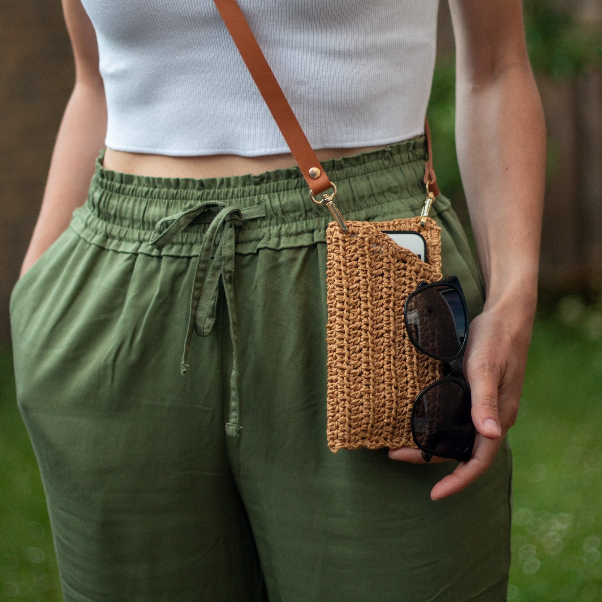 *NEW* Chic Raffia Mobile Phone Bag, Black